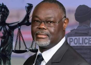 Hervé Patrick Opiangah pourchassé par la police