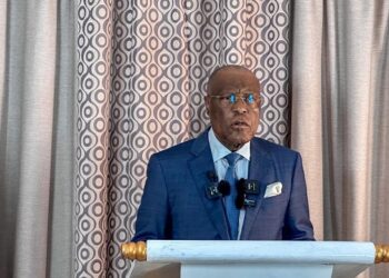 Le professeur Albert Ondo Ossa dit non au Référendum