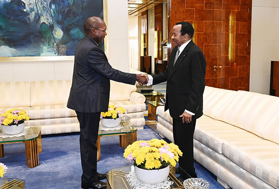 Paul Patrick Biffot faisant ses adieux à Paul Biya