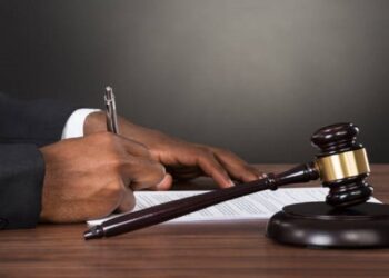 La Haute Autorité de la Communication (HAC) du Gabon a instauré, ce vendredi 1er novembre 2024, la Commission pour un accès égal aux médias, composée de 16 chiffres majeurs du secteur. Ce dispositif, conforme à l'article 7 du décret n°000203/PR/MCEN du 27 août 2018, vise à assurer une couverture médiatique juste et équilibrée, respectueuse du pluralisme dans le cadre de la campagne pour le référendum constitutionnel du 16 novembre