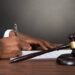 La Haute Autorité de la Communication (HAC) du Gabon a instauré, ce vendredi 1er novembre 2024, la Commission pour un accès égal aux médias, composée de 16 chiffres majeurs du secteur. Ce dispositif, conforme à l'article 7 du décret n°000203/PR/MCEN du 27 août 2018, vise à assurer une couverture médiatique juste et équilibrée, respectueuse du pluralisme dans le cadre de la campagne pour le référendum constitutionnel du 16 novembre