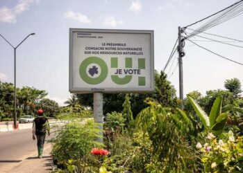 Le panneau publicitaire du Référendum constitutionnel oui