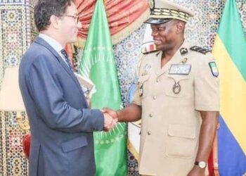 Le président Oligui Nguema et l'ambassadeur de France, Fabrice Mauriès