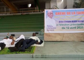 Les trois grevistes soutenant la candidature d'Oligui Nguema
