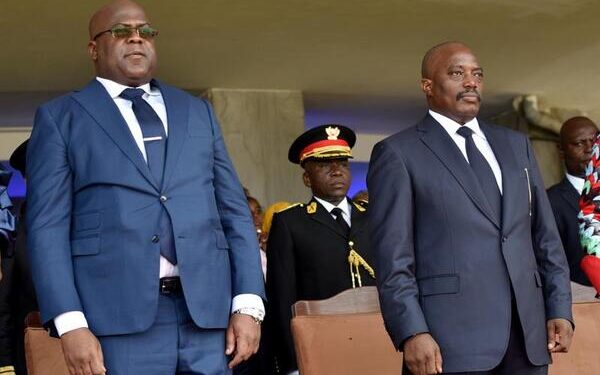 Le président sortant de la République démocratique du Congo, Joseph Kabila (à droite), et son successeur, Félix Tshisekedi, à Kinshasa, le 24 janvier 2019.