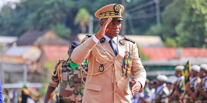 Oligui Nguema quitte l'armée