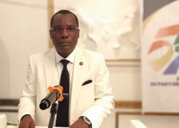 Le SG du PDG "légal" au 5 ans anniversaire, Ali Akbar Onanga Y'Obegue lors de son discours de circonstance
