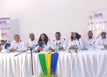 Leaders du Rassemblement des bâtisseurs et la presse