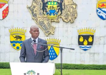 Oligui Nguema face à ses collaborateurs