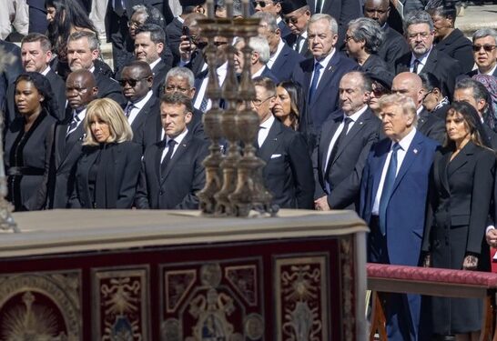 Le président Oligui Nguema parmi d'autres chefs d'État au funérailles du Pape François au Vatican