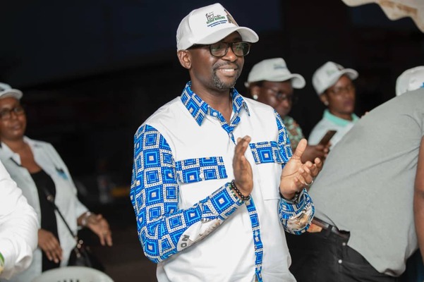 Oligui Nguema et les mamans commerçantes Ébac-à-terre et Owendo 