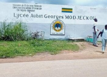 Des matières fécales mystérieuses entravent le bon déroulement des cours