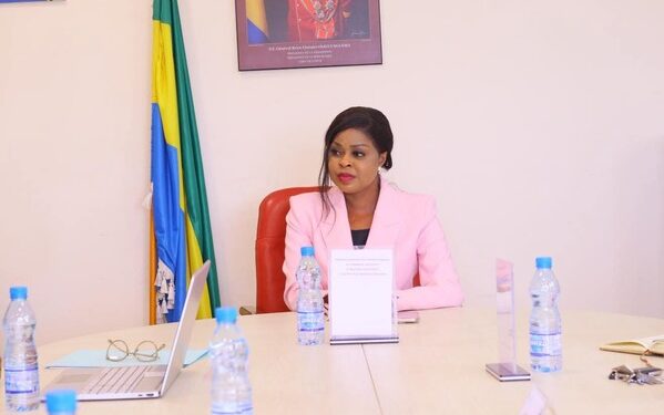 la ministre Gninga Chaning Zenaba relance le projet carte du commerçant