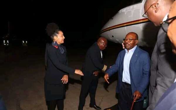 Exil de la famille Bongo en Angola