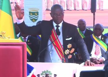Le président de la République Brice Clotaire Oligui Nguema pretant serment