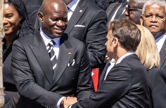 Emmanuel Macron et Brice Clotaire Oligui Nguema