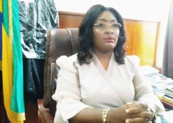 Périne Ada Obiang procède à une patrouille nocturne