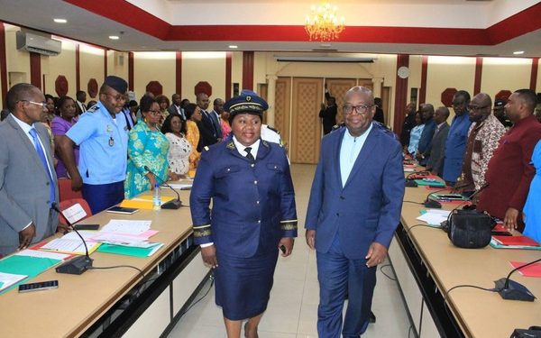 Libreville adopte un budget déficitaire