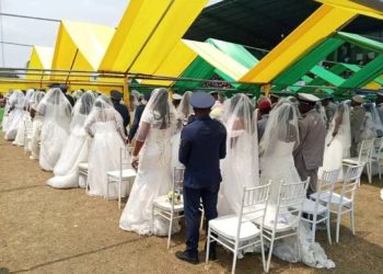 Mariages collectifs : 205 couples militaires et paramilitaires unis