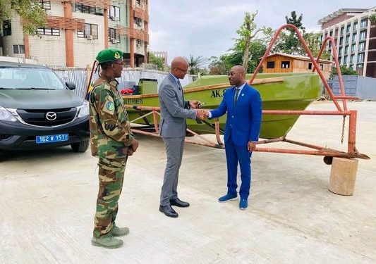 Forêts gabonaises : deux nouvelles embarcations pour muscler la surveillance