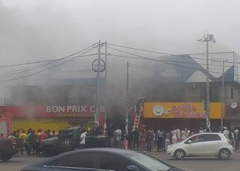 Un incendie ravage un supermarché au Carrefour Jiji