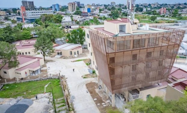 L'immeuble rénové d'Africa N⁰1 à Libreville