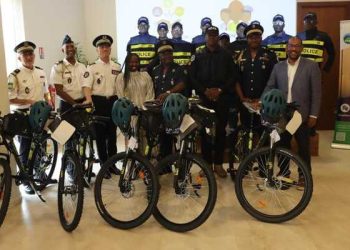 Cinq vélos tout-terrain offerts à la police