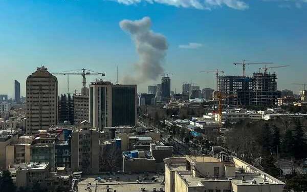 Explosion de violences au Moyen-Orient : Les frappes des États-Unis et d&rsquo;Israël plongent l&rsquo;Iran dans le chaos