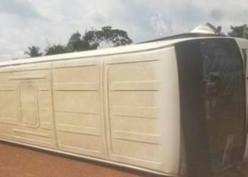 Crash spectaculaire à PK12-Nkoltang : miracle à bord d’un bus de 25 passagers