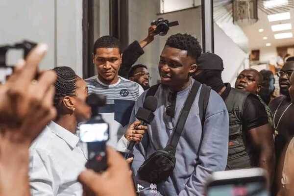Le chantre pasteur Jonathan Gambela 