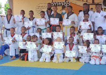 Les trente jeunes taekwondo d'Okala