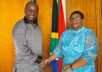 Le nouveau consul honoraire du Gabon à Johannesburg, Maurice Pebadi Engandzas et le Haut-Commissaire d’Afrique du Sud au Gabon Son Excellence Ncumisa Notutela-Mthabela