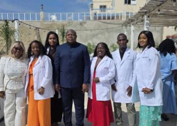 six médecins gabonais
