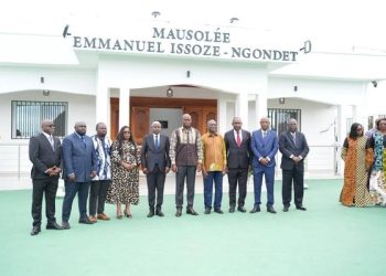Emmanuel Issoze Ngondet à Epassendjet