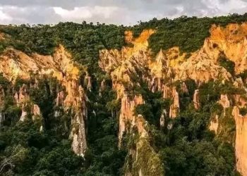 Les canyons Plateaux Batéké