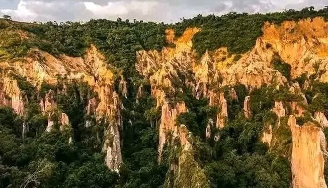 Les canyons Plateaux Batéké